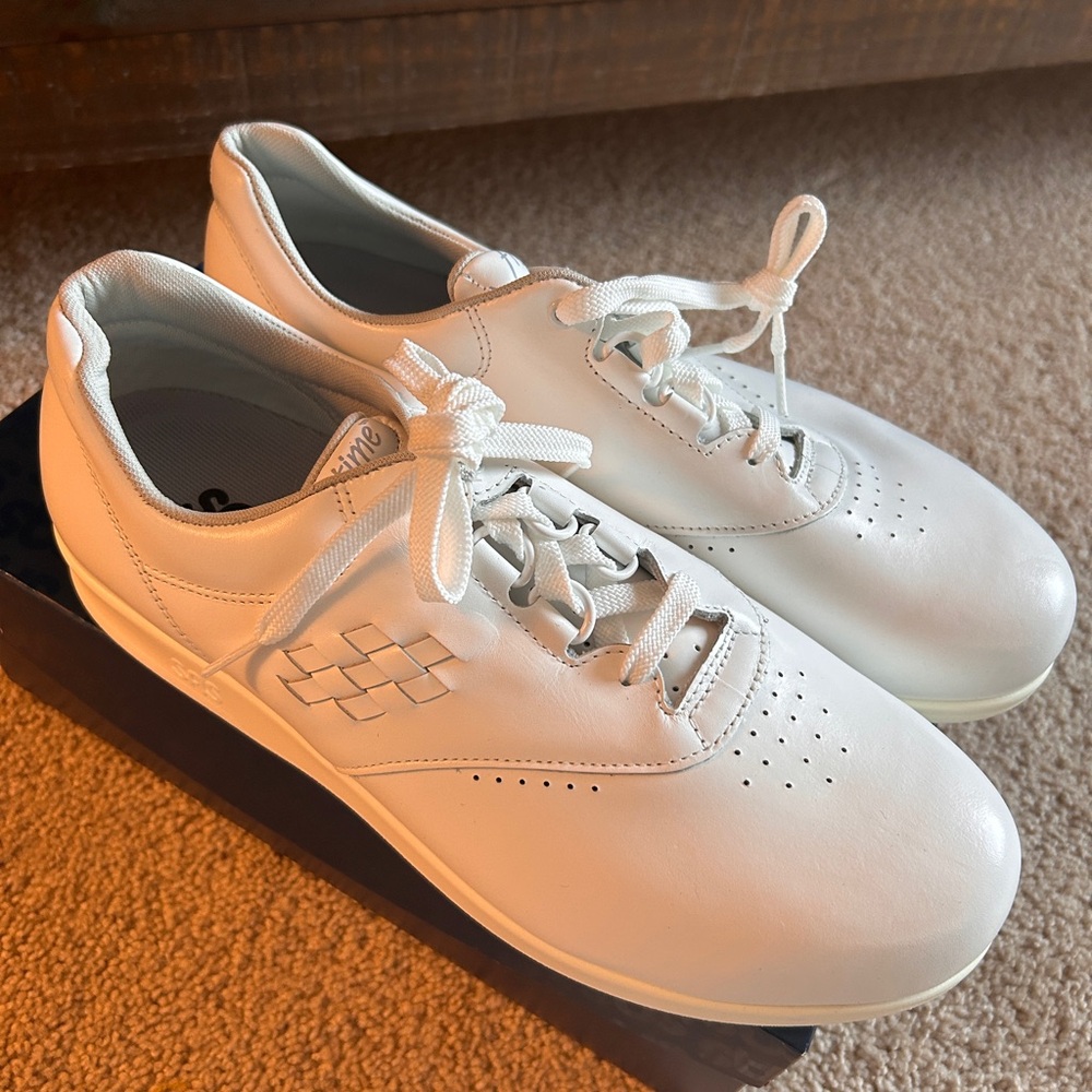 SAS Free White Sneakers Size 11 Double Wide 0083-049-60110 Brand New, Never Worn